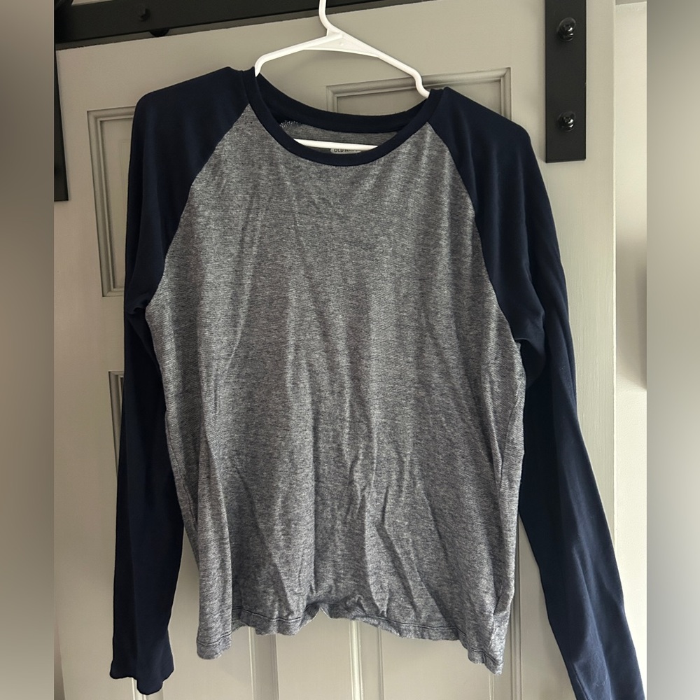 Old navy men’s medium long sleeve shirt